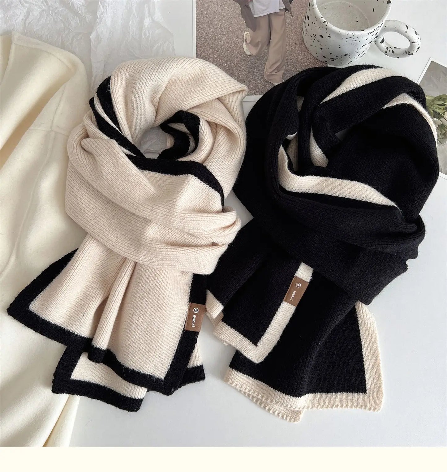 2024 Black and white color matching scarf new winter style high-grade border knitted wool niche design versatile boys and girls