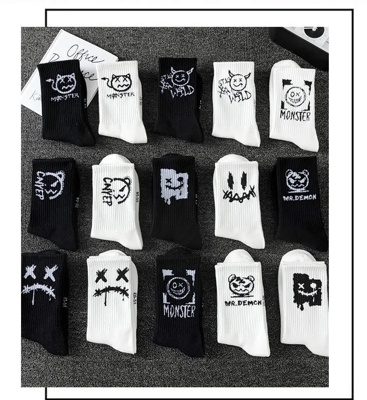 10 pairs of men's sports socks, casual, breathable, and versatile. Ghost face graffiti personalized socks