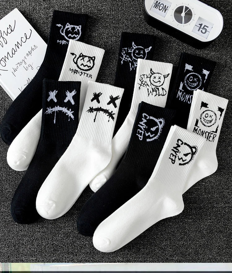 10 pairs of men's sports socks, casual, breathable, and versatile. Ghost face graffiti personalized socks