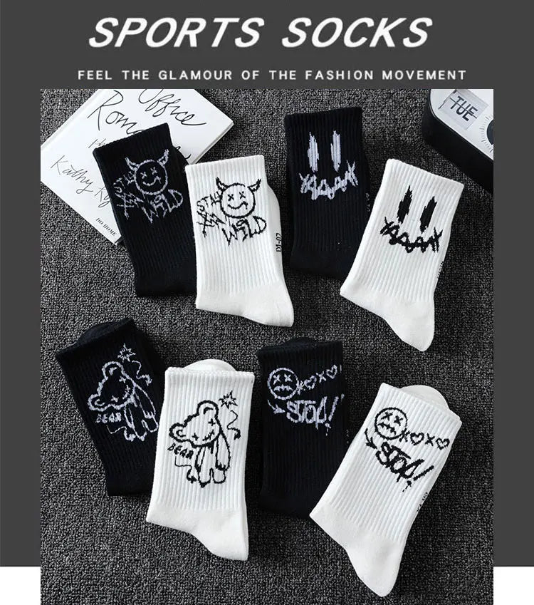 10 pairs of men's sports socks, casual, breathable, and versatile. Ghost face graffiti personalized socks