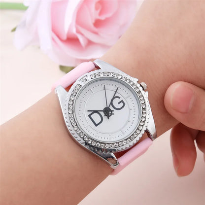 Luxury Brand DQG Women's Watch Leather Strap Rhinestone Inlay Dial Fashion Sport Quartz Watch for Women Gift Clock 2023